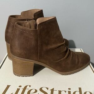 Women’s Life Stride Maeve Brown Boots size 9.5